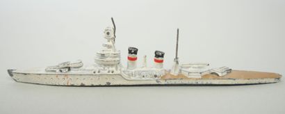null CBG

Suite 16 bateaux militaires en plomb peint à la main dont « Dunkerque,...