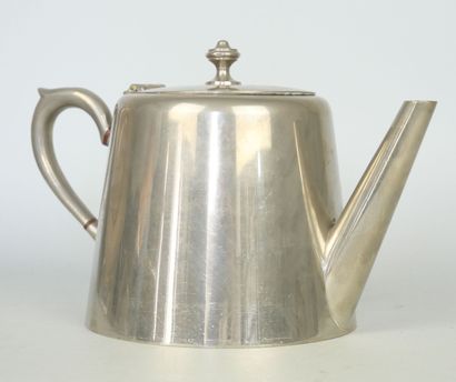 null Lot in silver plated metal including : 

1 kettle monogrammed HD. Dimensions:...