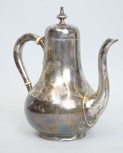 null Small teapot in silver 925 thousandths, the handle retained by two pastilles...
