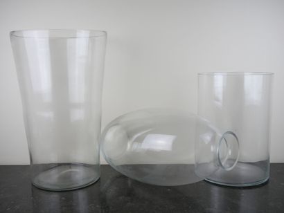 null Lot of glass vases of various sizes and shapes including : 

A vase of baluster...