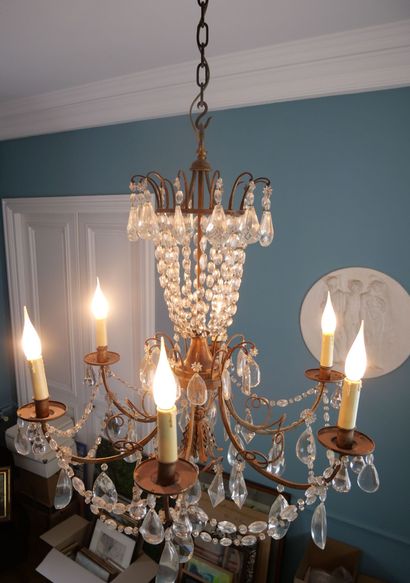 null Chandelier with 6 arms of light in gilded brass and pendants, drops, stars,...