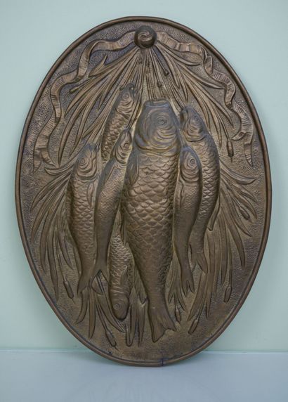 null Fish and reeds

Oval sculpted plate in gilded and embossed metal 

42,5 x 31...