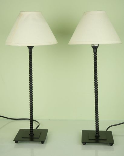 null Pair of black lacquered metal lamps of ball shape resting on a square base....