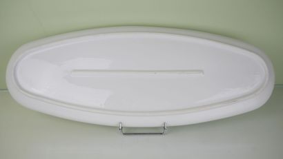 null Lot of tableware including: 

A white porcelain dish of oblong form. Dimensions...