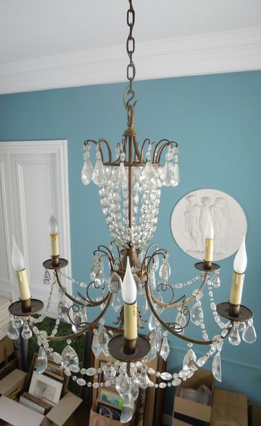 null Chandelier with 6 arms of light in gilded brass and pendants, drops, stars,...
