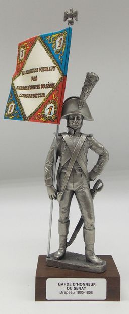 null [MILITARY]. 165 Figurines.

6 Prince's Pewter figures on base with Flags and...