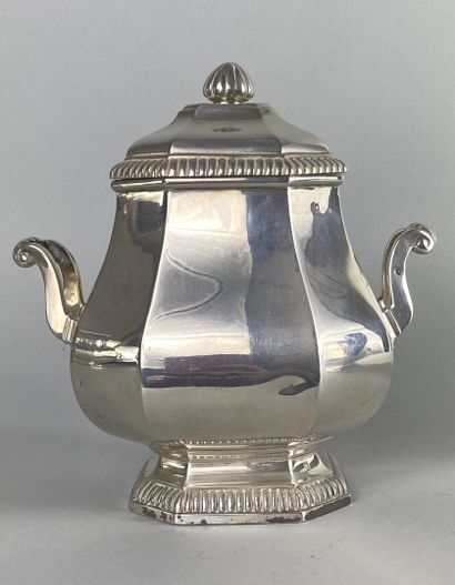 null HENIN & Cie 

Silver tea set 925 thousandths, of baluster form with cut sides,...