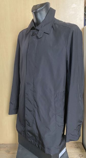 null HUGO BOSS, Mid-length waterproof coat in black, no size label (size medium)...