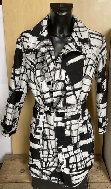 null VERSACE COLLECTION, Black and white trench coat, size 48 (Italian size)

Brand...