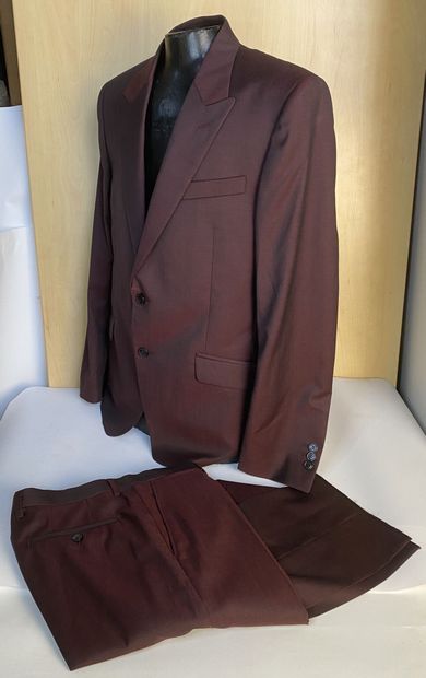 null VERSACE COLLECTION, Burgundy suit, size 48 (Italian size)

Brand new, VAT recoverable...