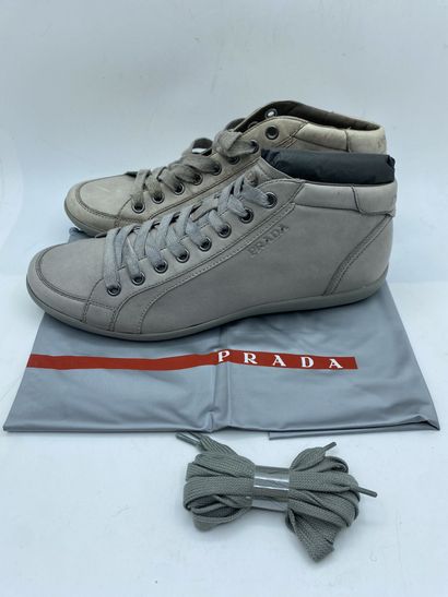 null PRADA, Pair of sneakers model "Nappa Aviator" grey, size 10 (UK size is 44 1/3)

Fitting...