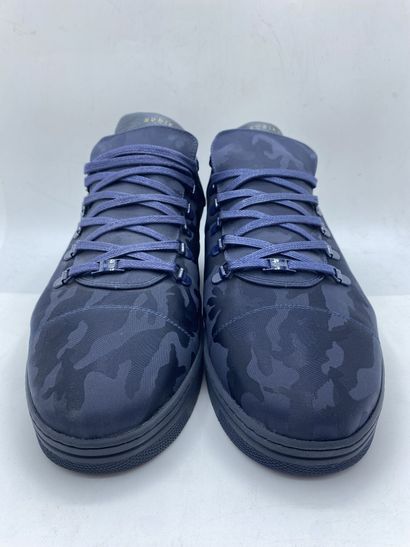 null NUBIKK, Paire de sneakers modèle "Yeye Camo" bleu foncé, taille 46

Modèle d'essayage...