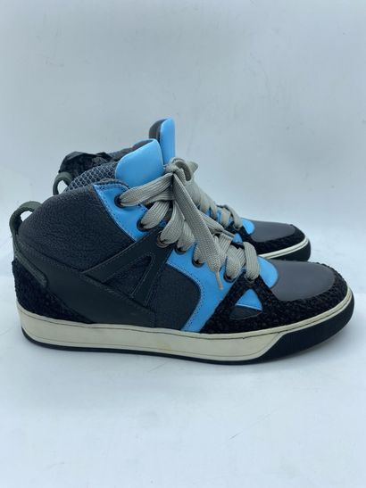 null LANVIN, Paire de sneakers modèle "Basket Bmx en Veau Lisse et Chevre Flockee"...