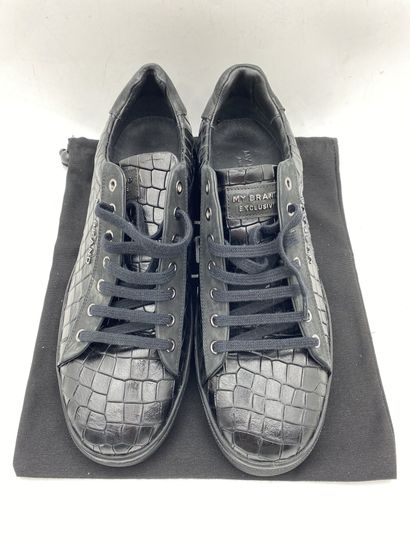 null MY BRAND EXCLUSIVE, Pair of sneakers model "Sahara Low Top" black, size 44

Fitting...