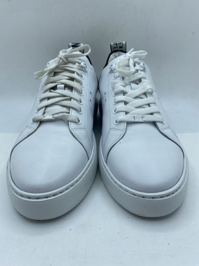 null NUBIKK, Paire de sneakers modèle "Scott Calf" blanc, taille 45

Modèle d'essayage...