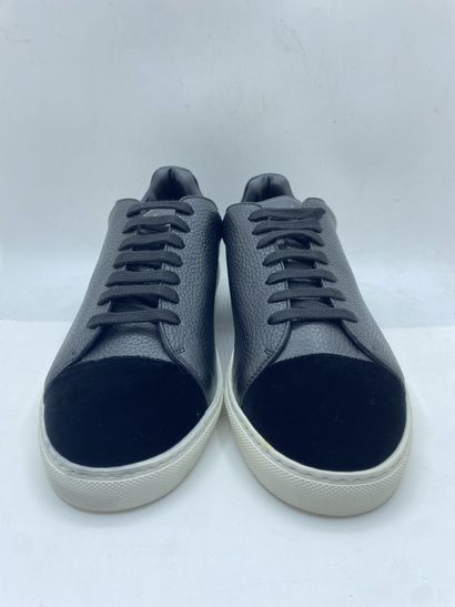 null LOUIS LEEMAN, Paire de sneakers modèle "Low Top Sneaker" noir, taille 43

Modèle...