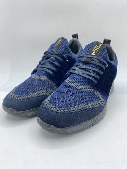 null MERCER, Pair of sneakers model "Waverly Men" blue, size 43

Fitting model (right...