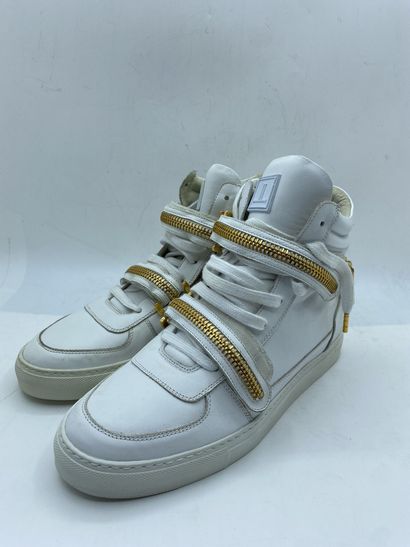  LOUIS LEEMAN, Pair of sneakers model "High Top Sneaker with Zip" white and gold,...