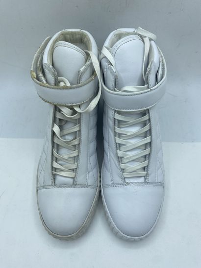 null SUSUDIO, Pair of sneakers model "DSSR001" white, size 40

Fitting model (accidents)...