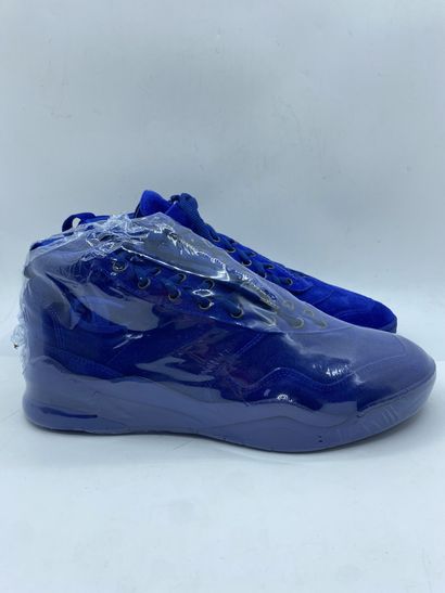 null CASBIA X CHAMPION, Paire de sneakers modèle "Suede Atlanta" bleu, taille 43

Modèle...