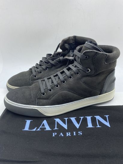 null LANVIN, Paire de sneakers modèle "Basket Mi Haute en Agneau Merinos" gris foncé,...