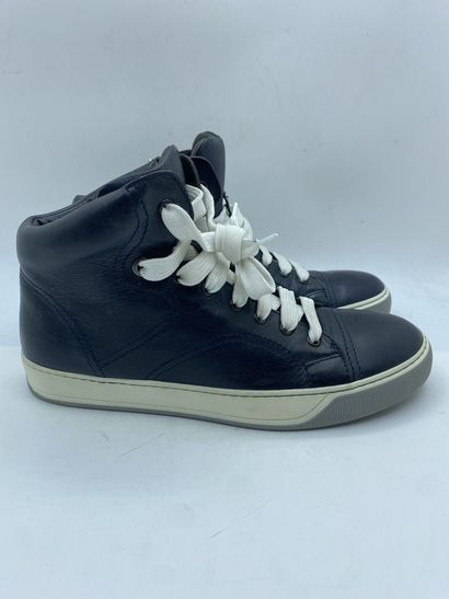 null LANVIN, Pair of dark blue sneakers, size 6 (UK size is 39 1/2)

Fitting model...