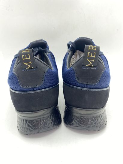 null MERCER, Paire de sneakers modèle "Waverly Men" bleu, taille 44

Modèle d'essayage...