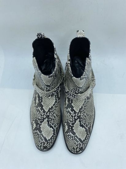 null JUST CAVALLI, Pair of boots model "S12WU0028" white python effect, size 41

Fitting...