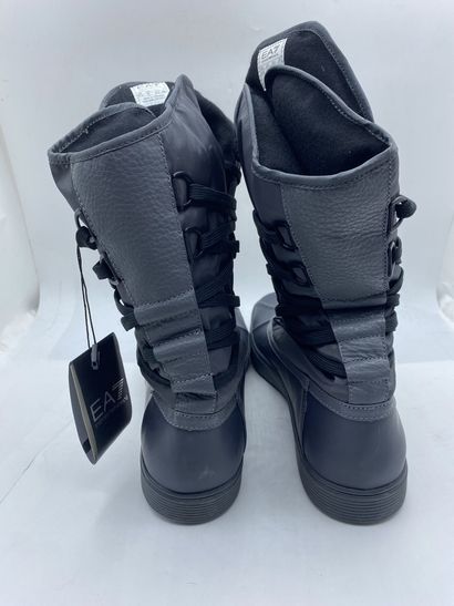 null GUISEPPE ZANOTTI DESIGN, Pair of black lined sneakers, size 45

A pair of grey...