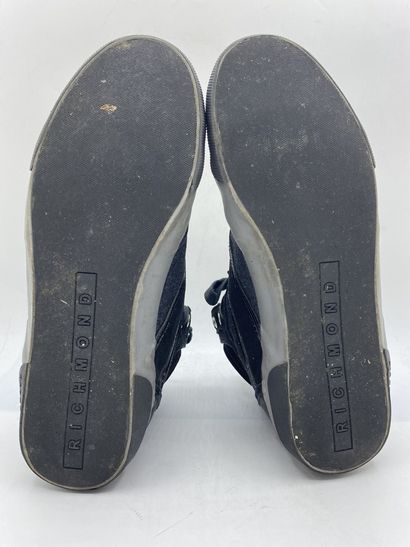 null RICHMOND, Pair of black sneakers, size 45

In the state (wear, stains, traces)...