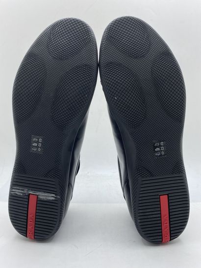 null PRADA, Paire de sneakers modèle "Plume + Spazzola" noir, taille 10 (taille UK...
