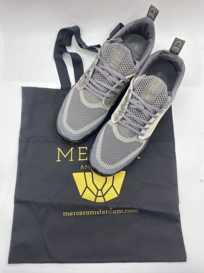 null MERCER, Pair of sneakers model "Waverly OFFS" black and gray size 43

New in...