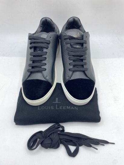 null LOUIS LEEMAN, Paire de sneakers modèle "Low Top Sneaker" noir, taille 40

Modèle...