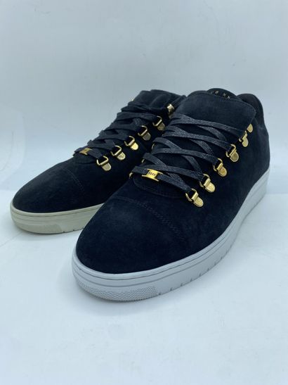 null NUBIKK, Pair of sneakers model "Yeye Suede (M)" black, size 42

Fitting model...