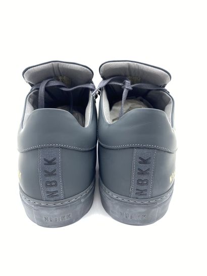 null NUBIKK, Paire de sneakers modèle "Jhay Low Gomma All" gris, taille 44

Modèle...