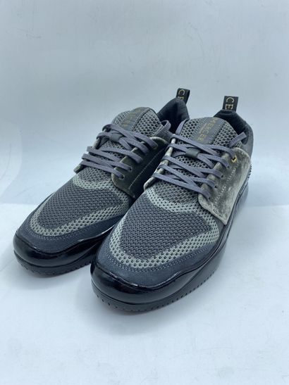 null MERCER, Paire de sneakers modèle "Waverly OFFS" noir et gris taille 43

Neuves...