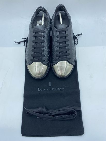 null LOUIS LEEMAN, Pair of sneakers model "Low Top Sneaker with Stripped Capped"...