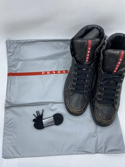 null PRADA, Pair of sneakers model "Vitello Vintag" black, size 9 (UK size is 43)

Fitting...