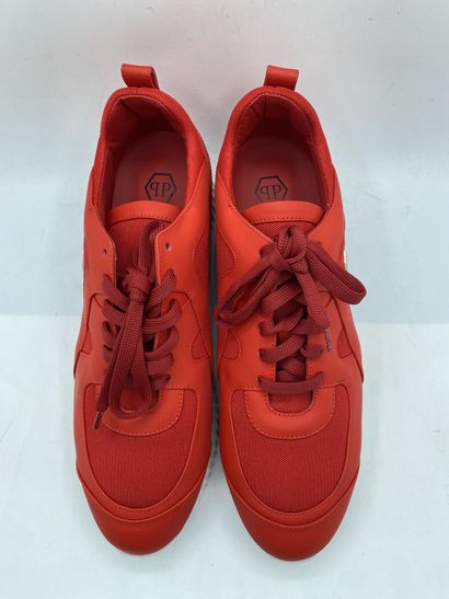 null PHILIPP PLEIN, Pair of sneakers model "Runner "Fine"" red, size 44

New in their...