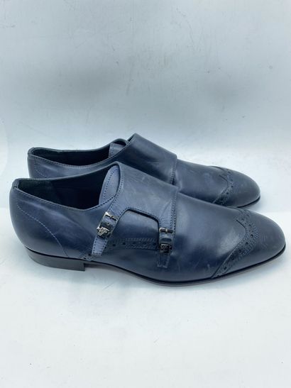 null VERSACE COLLECTION, Pair of dark blue suit shoes, size 44

Fitting model in...