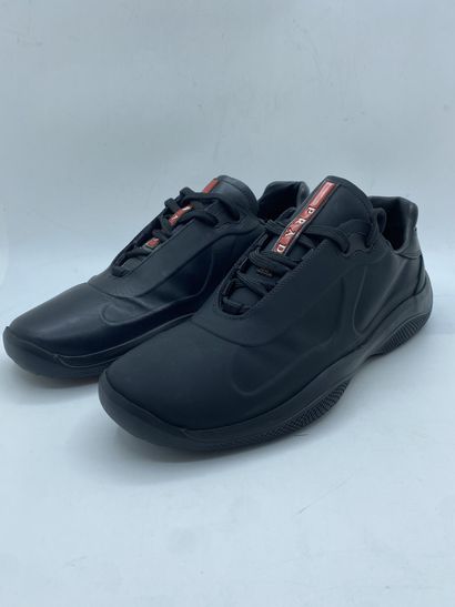 null PRADA, Paire de sneakers noir, taille 5 (taille UK soit 38 1/3)

Modèle d'essayage...