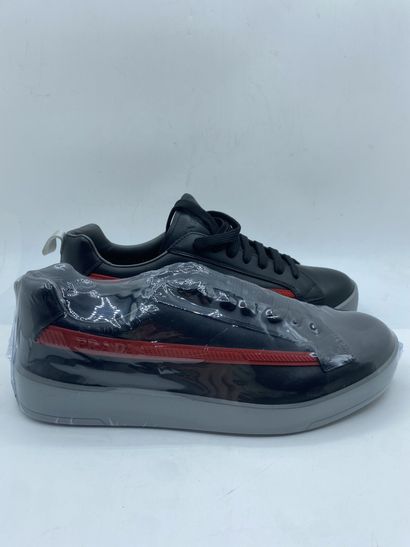 null PRADA, Paire de sneakers modèle "Vitello Plume" noir, taille 7 (taille UK soit...
