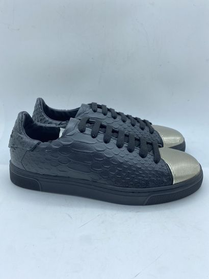 null LOUIS LEEMAN, Pair of sneakers model "Low Top Sneaker with Stripped Capped"...