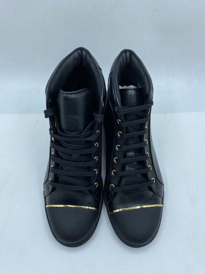  LOUIS LEEMAN, Paire de sneakers modèle "High Top Sneaker with Capped Metal" noir...