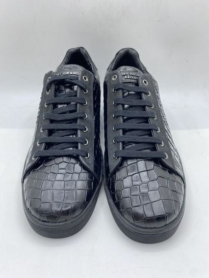 null MY BRAND EXCLUSIVE, Pair of sneakers model "Sahara Low Top" black, size 44

Fitting...