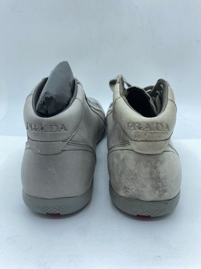 null PRADA, Paire de sneakers modèle "Nappa Aviator" gris, taille 10 (taille UK soit...