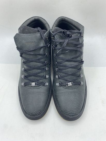 null NUBIKK, Pair of sneakers model "Jhay Cab Lizard" black, size 45

Fitting model...