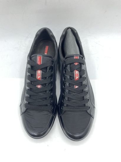 null PRADA, Paire de sneakers modèle "Nylon + Spazzola" noir, taille 5 (taille UK...