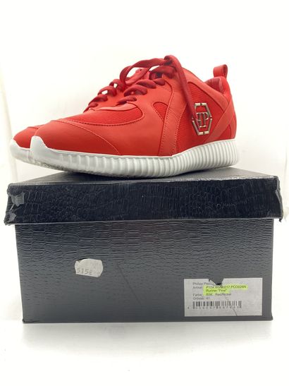 null PHILIPP PLEIN, Paire de sneakers modèle "Runner «Fine»" rouge, taille 41

Modèle...