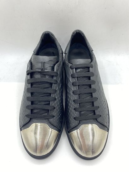 null LOUIS LEEMAN, Paire de sneakers modèle "Low Top Sneaker with Striped Capped"...